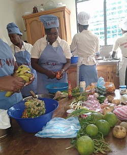 Travail en classe de cuisine